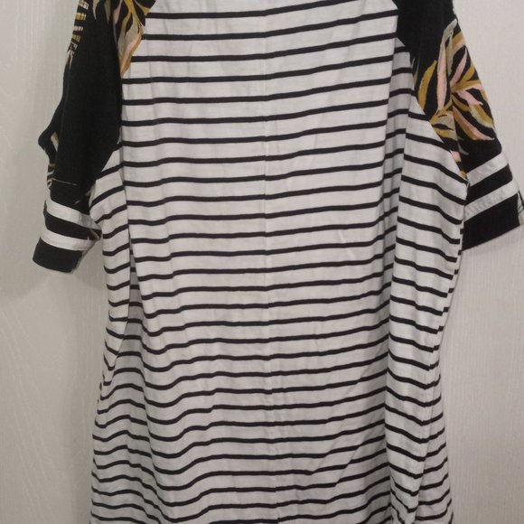Maurices 24/7 Shirt - Size 0 - Short Sleeve (With Shoulder Cutouts) - Stripes - - Picture 4 of 5